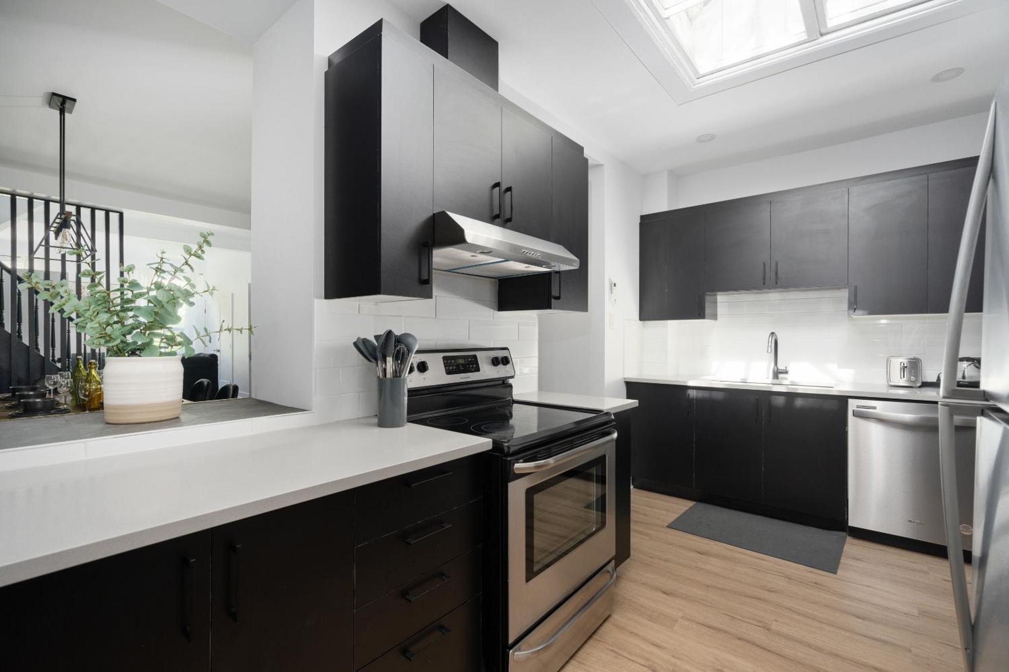 Apartment Downtown Penthouse 2 Level-4bdrs-8guests *