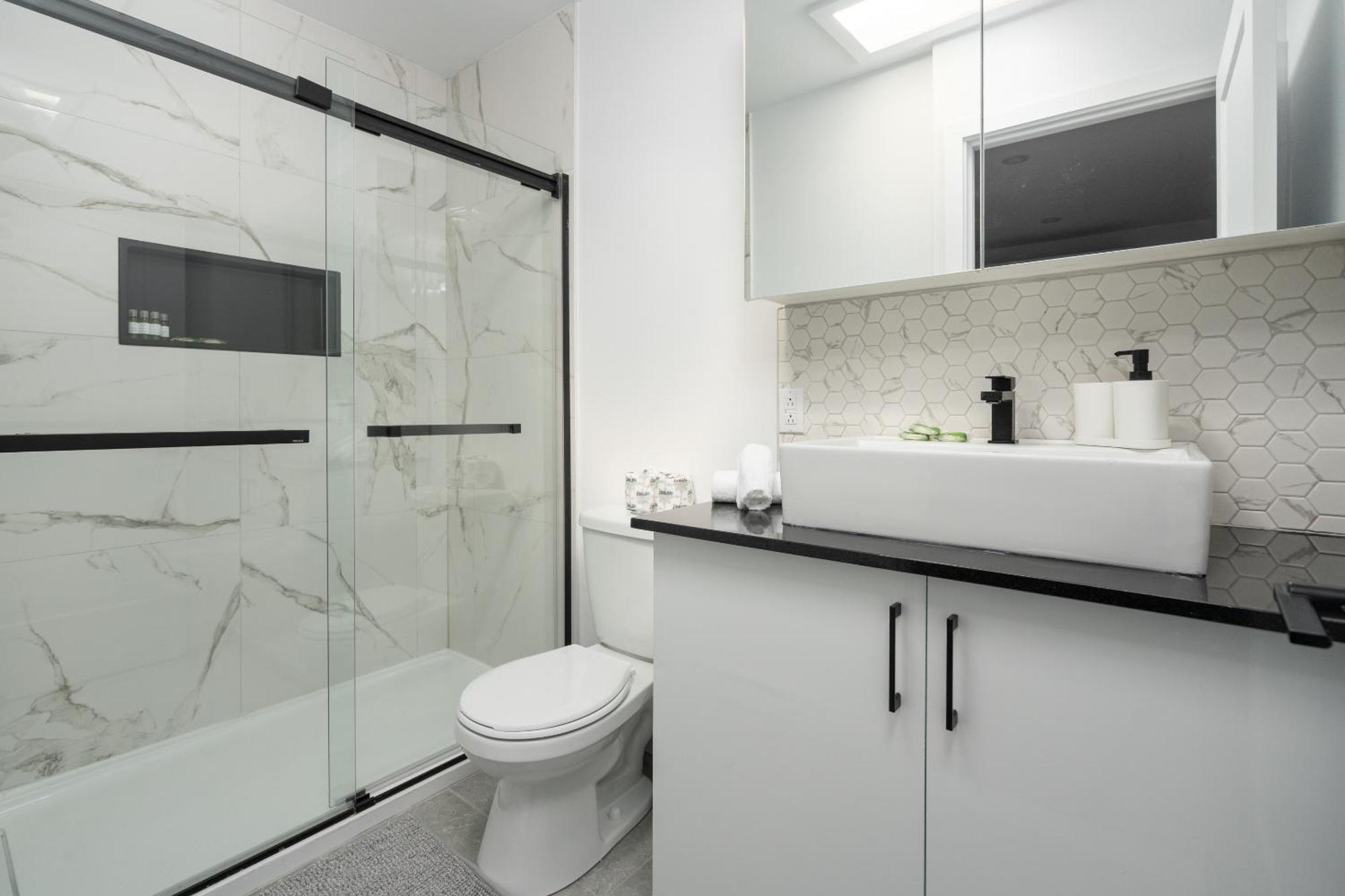 Downtown Penthouse 2 Level-4bdrs-8guests Montreal