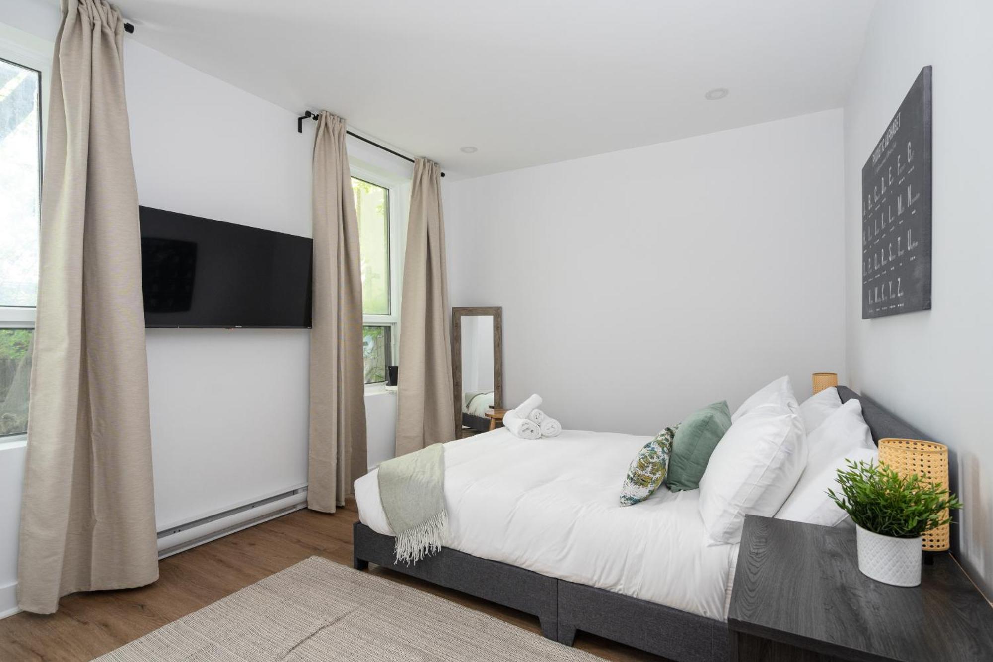 Apartment Downtown Penthouse 2 Level-4bdrs-8guests *