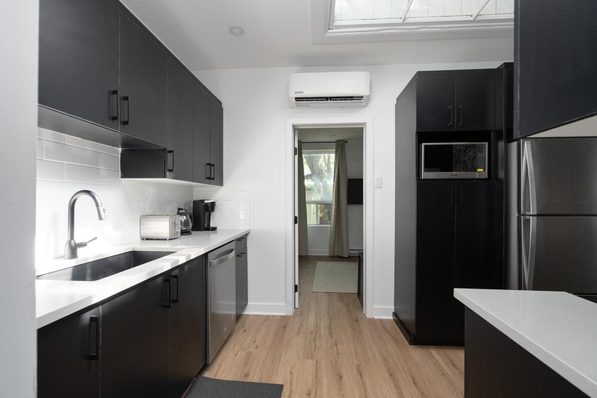 Downtown Penthouse 2 Level-4bdrs-8guests Montreal