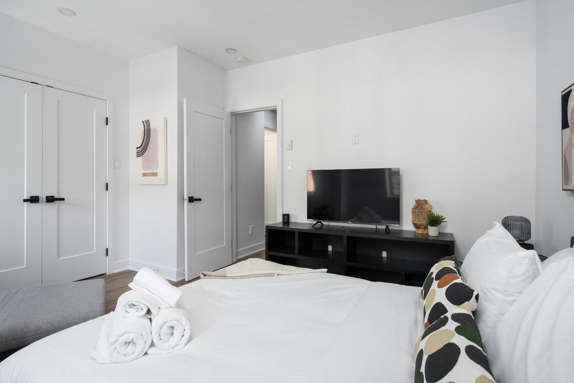 Downtown Penthouse 2 Level-4bdrs-8guests Montreal